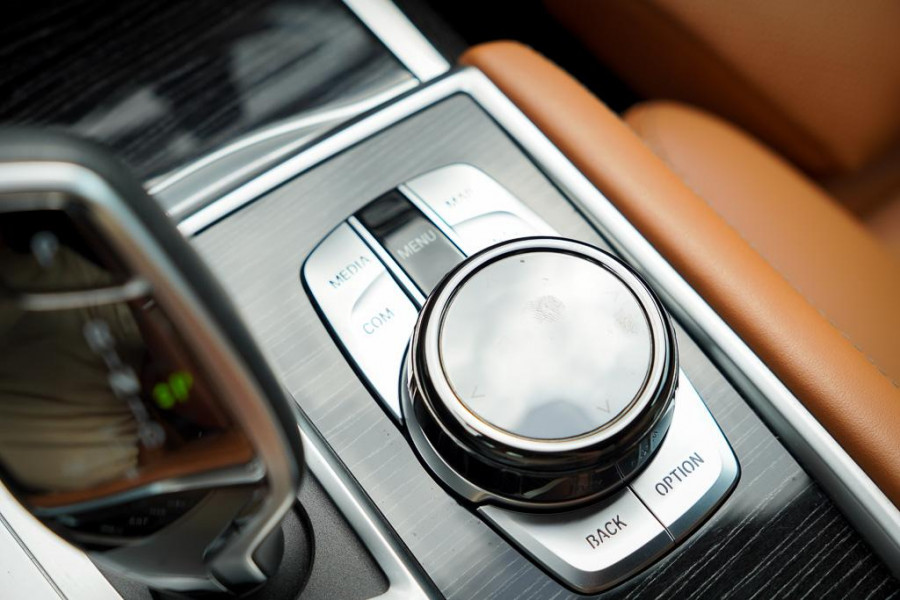 BMW 7 Serie 745e High Executive / M-Sport / Schuifdak / NL Auto / Nieuwe Accu