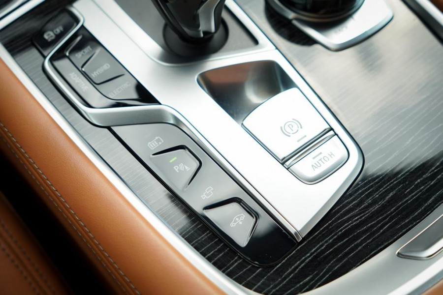 BMW 7 Serie 745e High Executive / M-Sport / Schuifdak / NL Auto / Nieuwe Accu