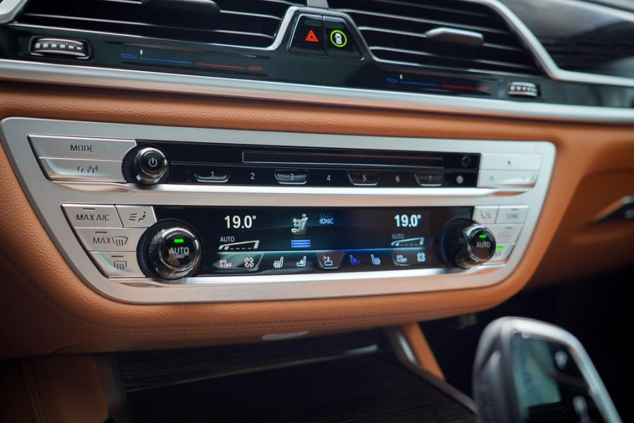BMW 7 Serie 745e High Executive / M-Sport / Schuifdak / NL Auto / Nieuwe Accu