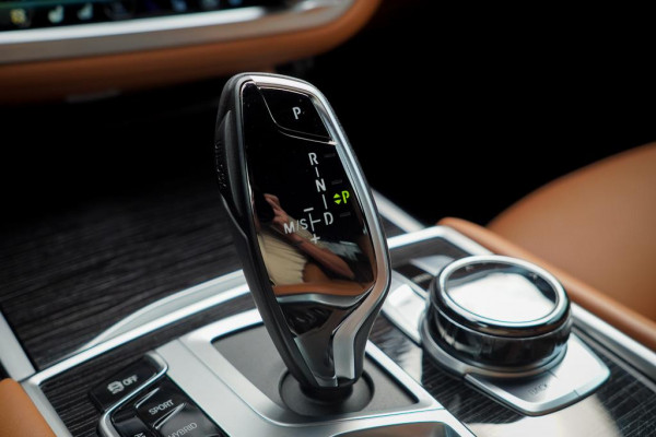 BMW 7 Serie 745e High Executive / M-Sport / Schuifdak / NL Auto / Nieuwe Accu