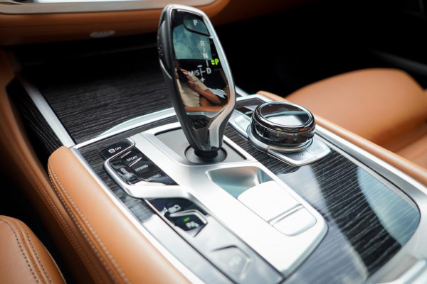 BMW 7 Serie 745e High Executive / M-Sport / Schuifdak / NL Auto / Nieuwe Accu