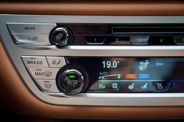 BMW 7 Serie 745e High Executive / M-Sport / Schuifdak / NL Auto / Nieuwe Accu