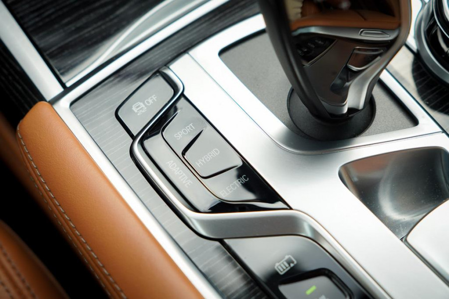 BMW 7 Serie 745e High Executive / M-Sport / Schuifdak / NL Auto / Nieuwe Accu