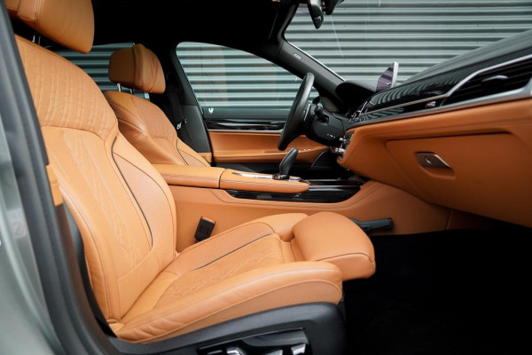BMW 7 Serie 745e High Executive / M-Sport / Schuifdak / NL Auto / Nieuwe Accu