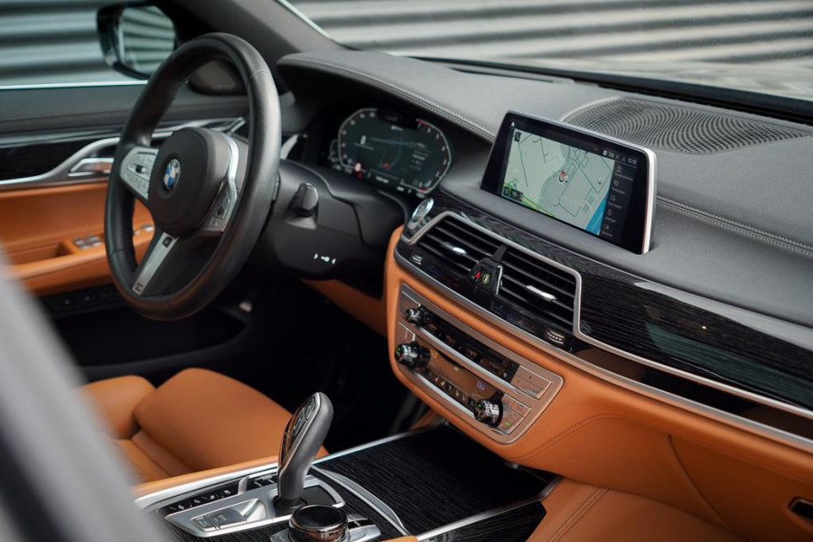 BMW 7 Serie 745e High Executive / M-Sport / Schuifdak / NL Auto / Nieuwe Accu