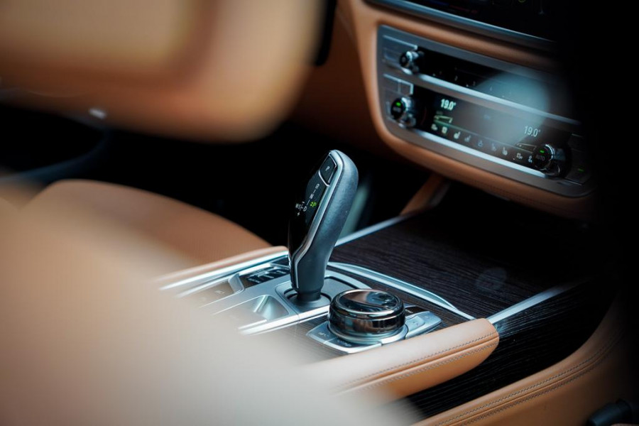 BMW 7 Serie 745e High Executive / M-Sport / Schuifdak / NL Auto / Nieuwe Accu