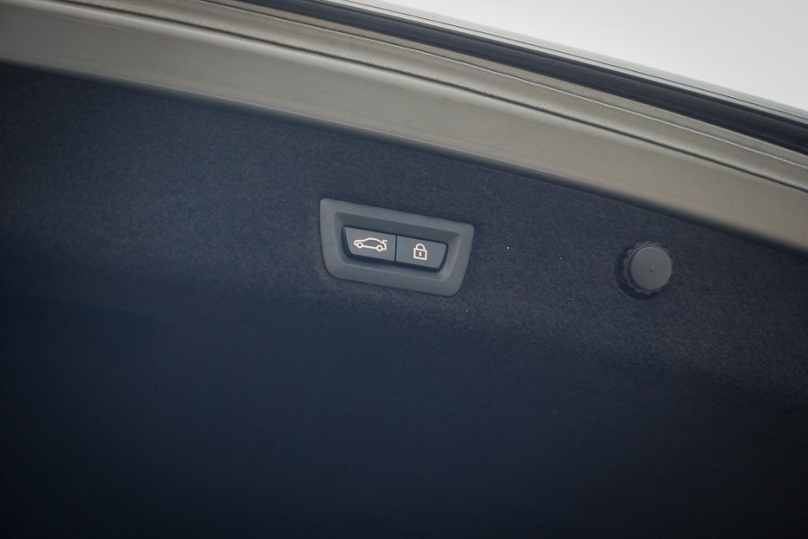 BMW 7 Serie 745e High Executive / M-Sport / Schuifdak / NL Auto / Nieuwe Accu