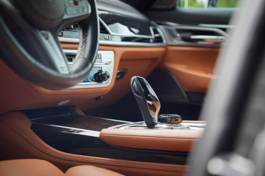 BMW 7 Serie 745e High Executive / M-Sport / Schuifdak / NL Auto / Nieuwe Accu