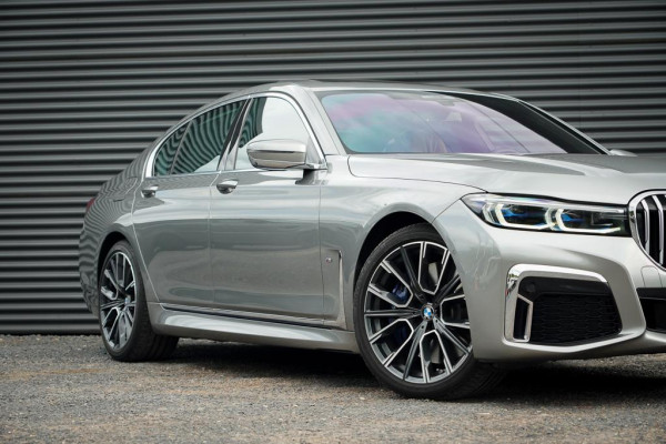 BMW 7 Serie 745e High Executive / M-Sport / Schuifdak / NL Auto / Nieuwe Accu