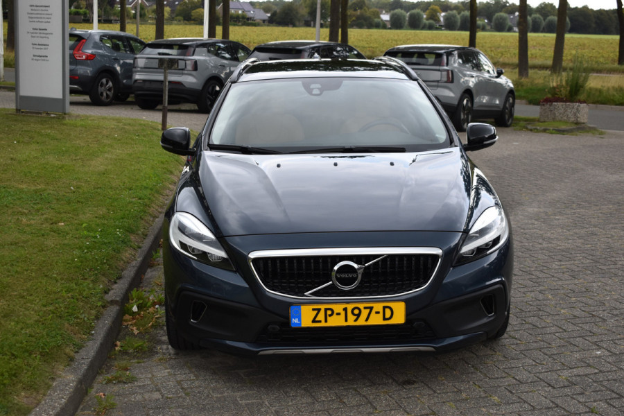 Volvo V40 Cross Country 1.5 T3 Polar+ Luxury Park assist incl camera | Harman & Kardon | Pano dak | Navigatie | Blue tooth