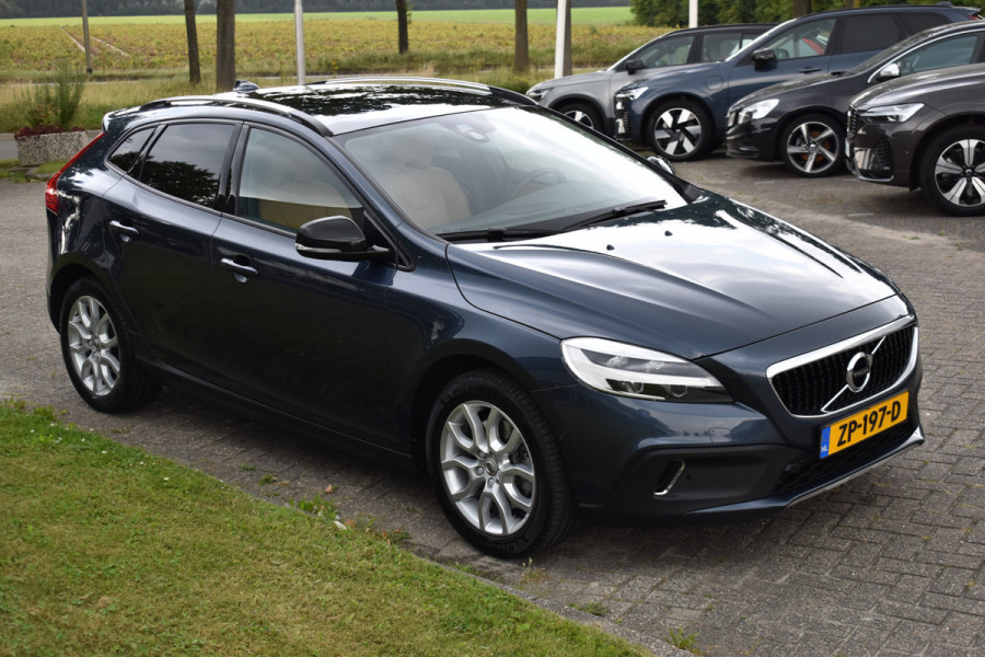 Volvo V40 Cross Country 1.5 T3 Polar+ Luxury Park assist incl camera | Harman & Kardon | Pano dak | Navigatie | Blue tooth