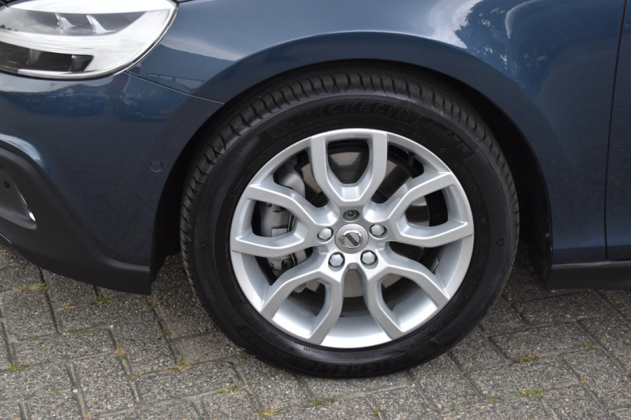 Volvo V40 Cross Country 1.5 T3 Polar+ Luxury Park assist incl camera | Harman & Kardon | Pano dak | Navigatie | Blue tooth
