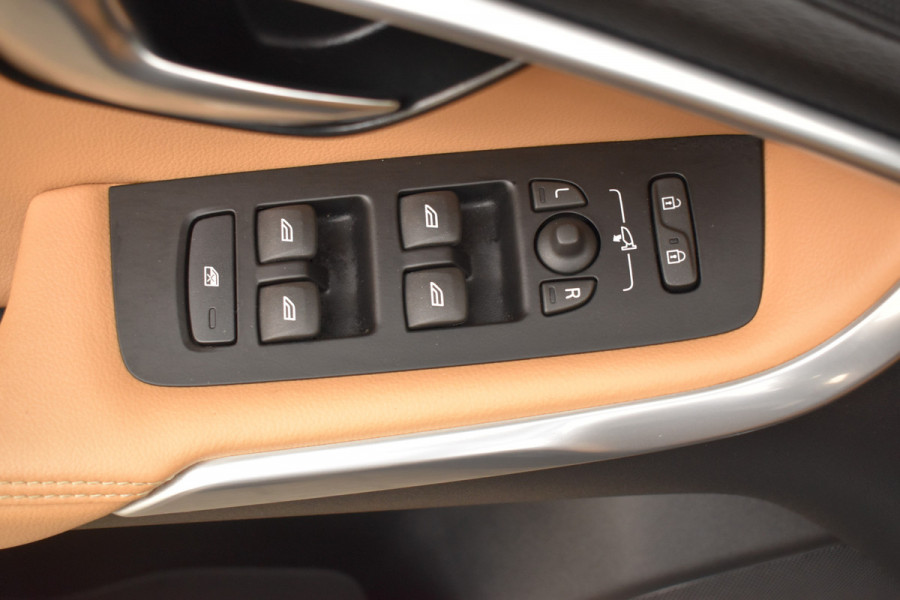 Volvo V40 Cross Country 1.5 T3 Polar+ Luxury Park assist incl camera | Harman & Kardon | Pano dak | Navigatie | Blue tooth