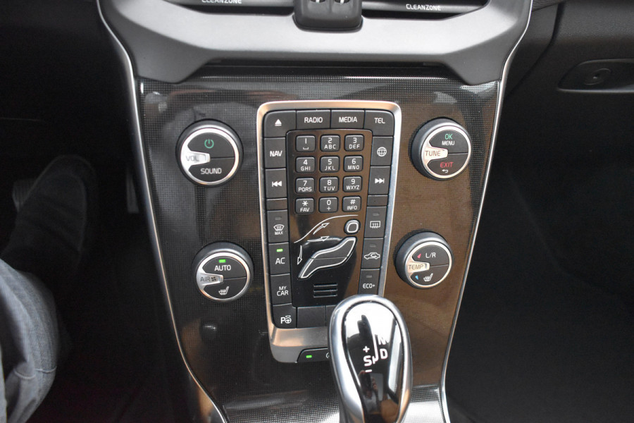 Volvo V40 Cross Country 1.5 T3 Polar+ Luxury Park assist incl camera | Harman & Kardon | Pano dak | Navigatie | Blue tooth