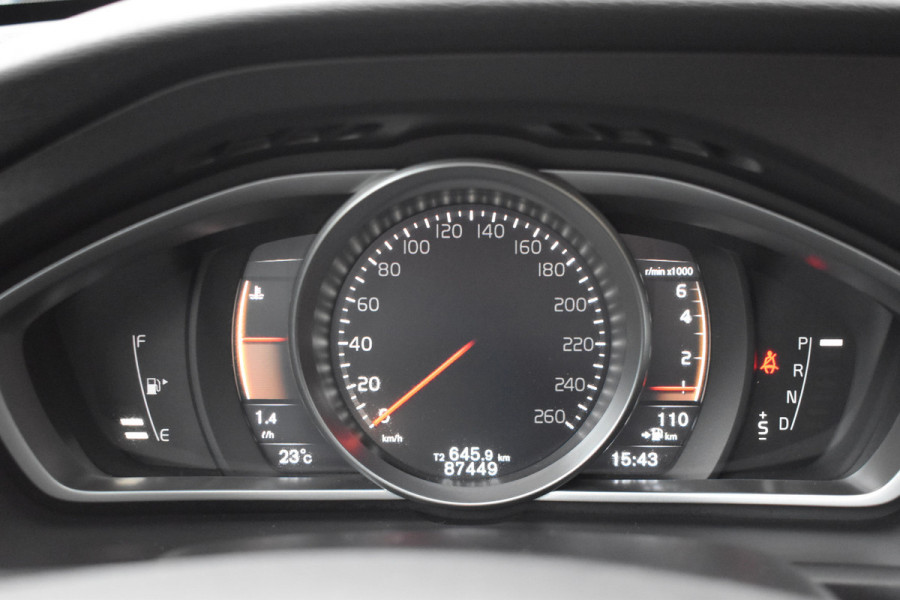 Volvo V40 Cross Country 1.5 T3 Polar+ Luxury Park assist incl camera | Harman & Kardon | Pano dak | Navigatie | Blue tooth