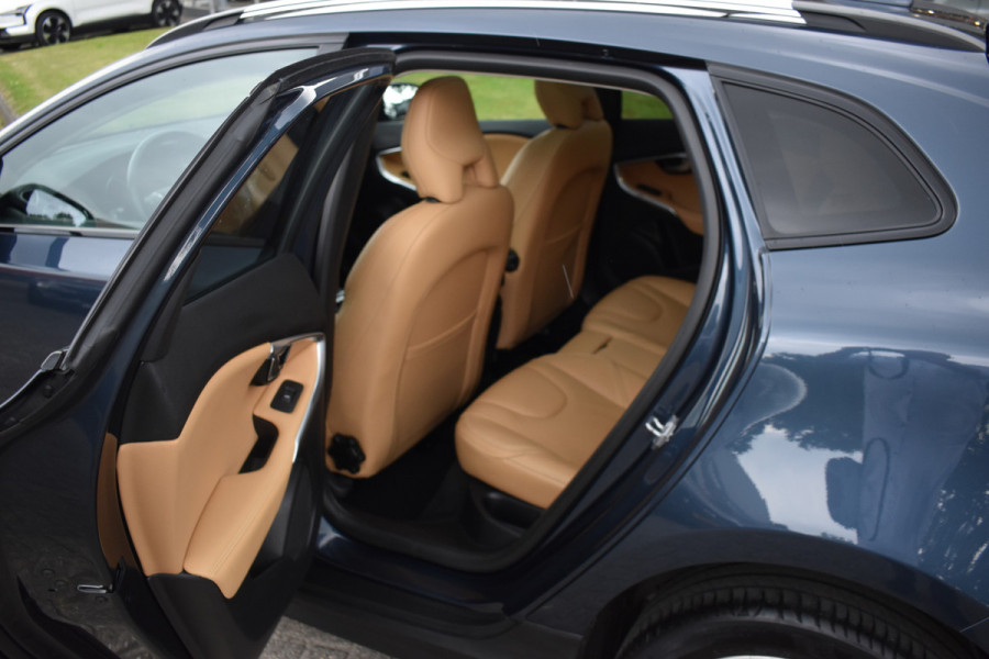 Volvo V40 Cross Country 1.5 T3 Polar+ Luxury Park assist incl camera | Harman & Kardon | Pano dak | Navigatie | Blue tooth