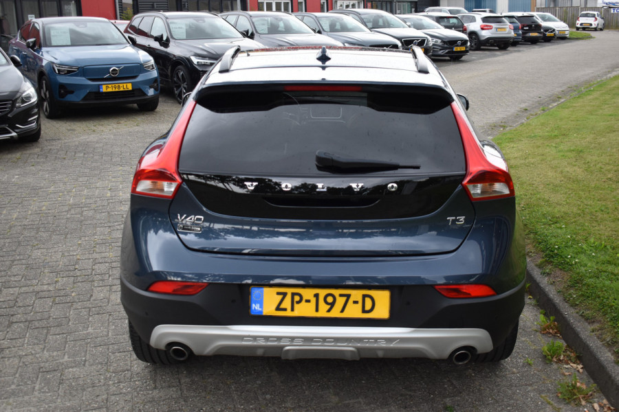 Volvo V40 Cross Country 1.5 T3 Polar+ Luxury Park assist incl camera | Harman & Kardon | Pano dak | Navigatie | Blue tooth
