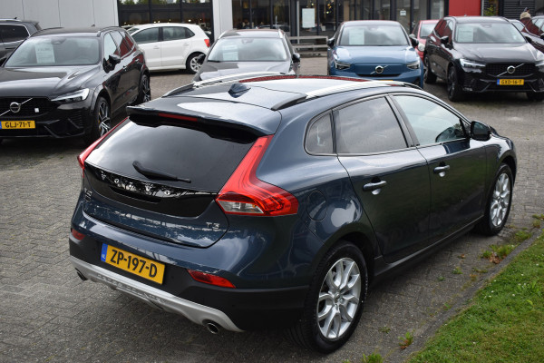 Volvo V40 Cross Country 1.5 T3 Polar+ Luxury Park assist incl camera | Harman & Kardon | Pano dak | Navigatie | Blue tooth