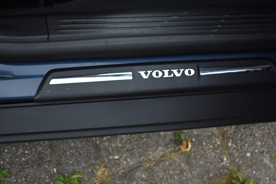 Volvo V40 Cross Country 1.5 T3 Polar+ Luxury Park assist incl camera | Harman & Kardon | Pano dak | Navigatie | Blue tooth