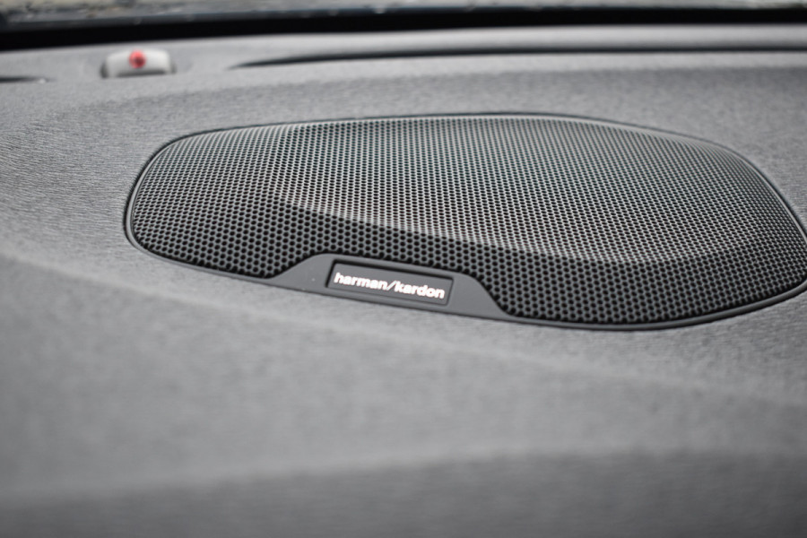 Volvo V40 Cross Country 1.5 T3 Polar+ Luxury Park assist incl camera | Harman & Kardon | Pano dak | Navigatie | Blue tooth