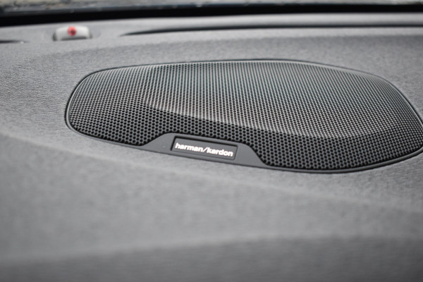 Volvo V40 Cross Country 1.5 T3 Polar+ Luxury Park assist incl camera | Harman & Kardon | Pano dak | Navigatie | Blue tooth