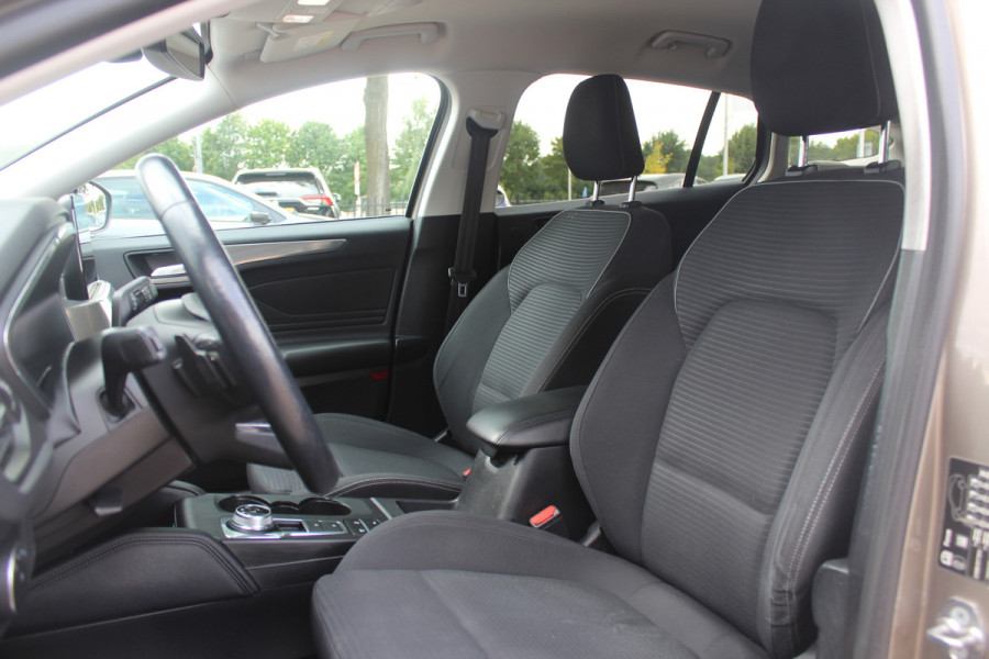 Ford FOCUS Wagon 1.0 EcoBoost Titanium Business / Trekhaak / Camera / B&O / 19'' / Keyless / Navigatie / Stuurverwarming / DAB / Stoelverwarming / Cruise Contro Ford FOCUS Wagon 1.0 EcoBoost Titanium Business / Trekhaak / Camera / B&O / 19'' / Keyless / Navigatie / Stuurverwarming / DAB / Stoelverwarming / Cruise Contro