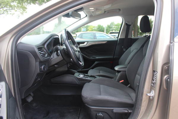 Ford FOCUS Wagon 1.0 EcoBoost Titanium Business / Trekhaak / Camera / B&O / 19'' / Keyless / Navigatie / Stuurverwarming / DAB / Stoelverwarming / Cruise Contro Ford FOCUS Wagon 1.0 EcoBoost Titanium Business / Trekhaak / Camera / B&O / 19'' / Keyless / Navigatie / Stuurverwarming / DAB / Stoelverwarming / Cruise Contro