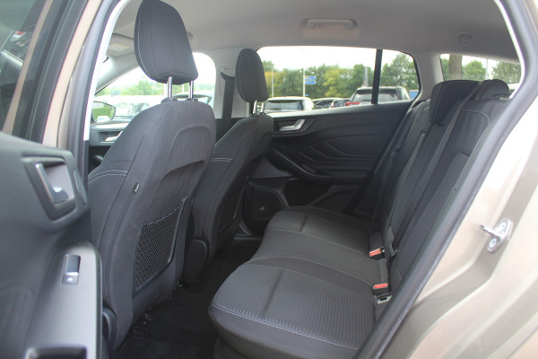 Ford FOCUS Wagon 1.0 EcoBoost Titanium Business / Trekhaak / Camera / B&O / 19'' / Keyless / Navigatie / Stuurverwarming / DAB / Stoelverwarming / Cruise Contro Ford FOCUS Wagon 1.0 EcoBoost Titanium Business / Trekhaak / Camera / B&O / 19'' / Keyless / Navigatie / Stuurverwarming / DAB / Stoelverwarming / Cruise Contro