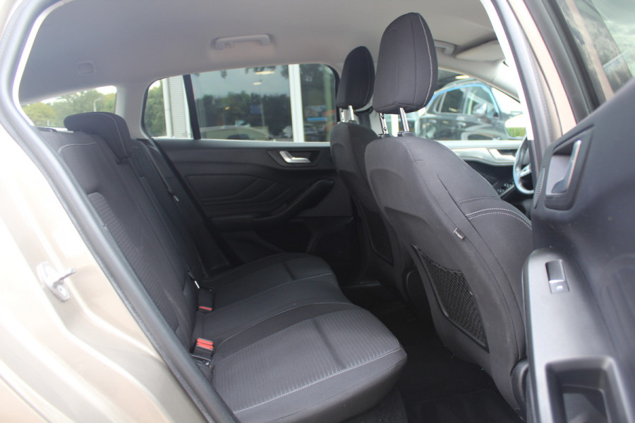 Ford FOCUS Wagon 1.0 EcoBoost Titanium Business / Trekhaak / Camera / B&O / 19'' / Keyless / Navigatie / Stuurverwarming / DAB / Stoelverwarming / Cruise Contro Ford FOCUS Wagon 1.0 EcoBoost Titanium Business / Trekhaak / Camera / B&O / 19'' / Keyless / Navigatie / Stuurverwarming / DAB / Stoelverwarming / Cruise Contro