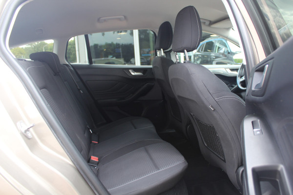 Ford FOCUS Wagon 1.0 EcoBoost Titanium Business / Trekhaak / Camera / B&O / 19'' / Keyless / Navigatie / Stuurverwarming / DAB / Stoelverwarming / Cruise Contro Ford FOCUS Wagon 1.0 EcoBoost Titanium Business / Trekhaak / Camera / B&O / 19'' / Keyless / Navigatie / Stuurverwarming / DAB / Stoelverwarming / Cruise Contro