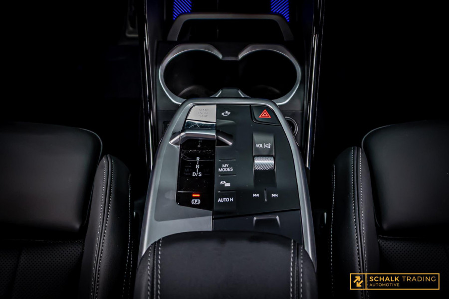 BMW X1 SDrive20i|M-sport|Pano|E-stoel|Fabrieksgarantie|H&K