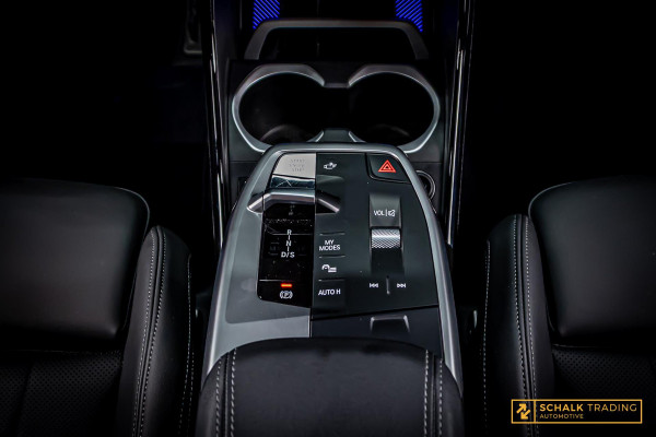 BMW X1 SDrive20i|M-sport|Pano|E-stoel|Fabrieksgarantie|H&K