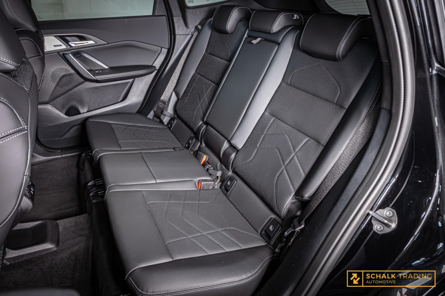 BMW X1 SDrive20i|M-sport|Pano|E-stoel|Fabrieksgarantie|H&K