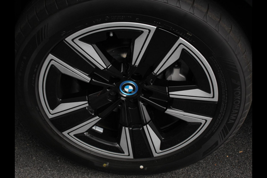 BMW iX3 Executive 74 kWh M-sport Leder Panoramisch schuif-kanteldak Navigatie Led Camera 360 Electrisch bedienbare achterklep