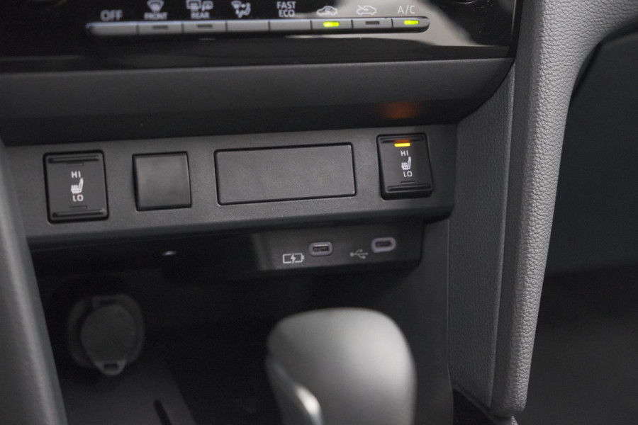 Toyota Yaris Cross 1.5 Hybrid 130 AT Teamplayer | Camera | Dodehoekdetectie | Apple Carplay | Parkeersensoren | Stoelverwarming