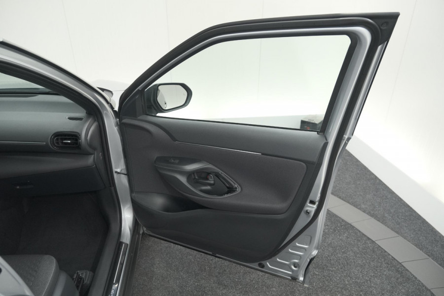 Toyota Yaris Cross 1.5 Hybrid 130 AT Teamplayer | Camera | Dodehoekdetectie | Apple Carplay | Parkeersensoren | Stoelverwarming