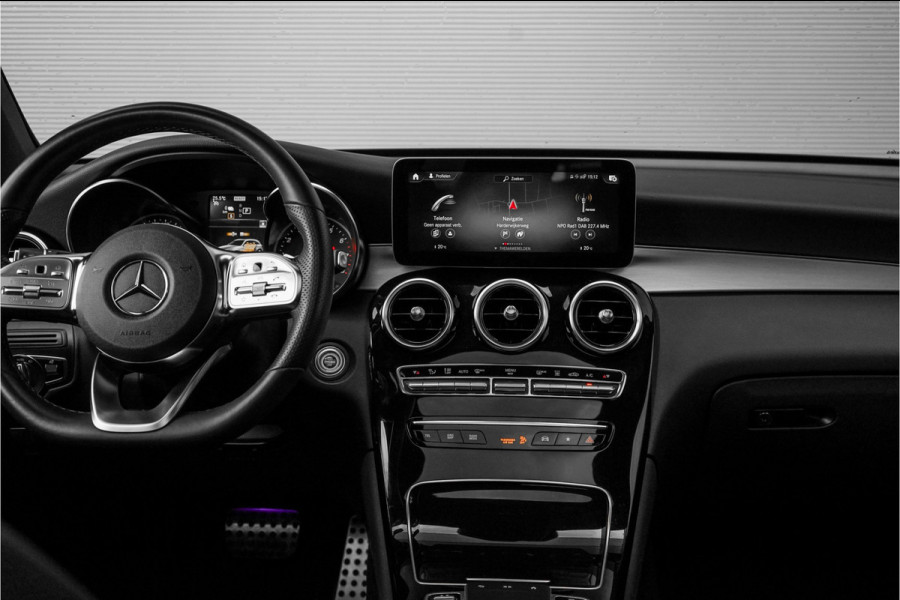 Mercedes-Benz GLC 300e 4MATIC AMG Line Pano CarPlay 20"
