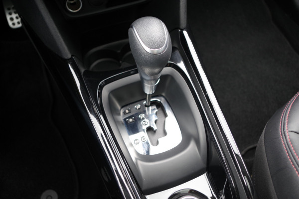 Peugeot 2008 1.2 PureTech 130 PK Automaat GT-Line, Trekhaak, Panoramadak, Climate Control