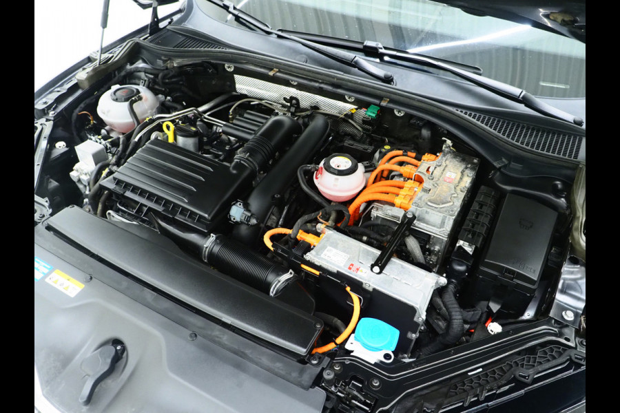 Škoda Superb Combi 1.4 TSI iV 218PK | Keyless | Camera | DAB | Cruise | Stoelverwarming | LED | Carplay