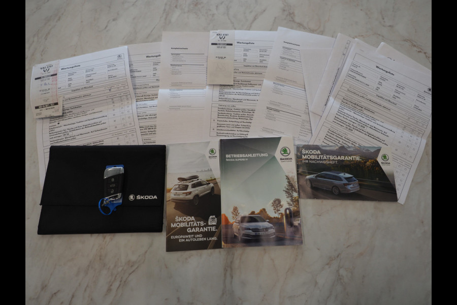 Škoda Superb Combi 1.4 TSI iV 218PK | Keyless | Camera | DAB | Cruise | Stoelverwarming | LED | Carplay