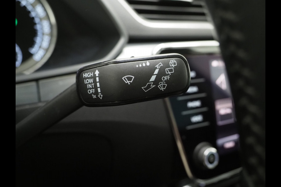 Škoda Superb Combi 1.4 TSI iV 218PK | Keyless | Camera | DAB | Cruise | Stoelverwarming | LED | Carplay