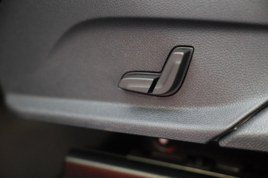 Mercedes-Benz GLC 250 4MATIC AMG 63 Look / AUT / Navi / Ecc / Cruise Control / Leder / Elek Stoelen / Led / Pdc / 20 Inch