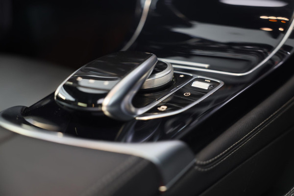 Mercedes-Benz GLC 250 4MATIC AMG 63 Look / AUT / Navi / Ecc / Cruise Control / Leder / Elek Stoelen / Led / Pdc / 20 Inch