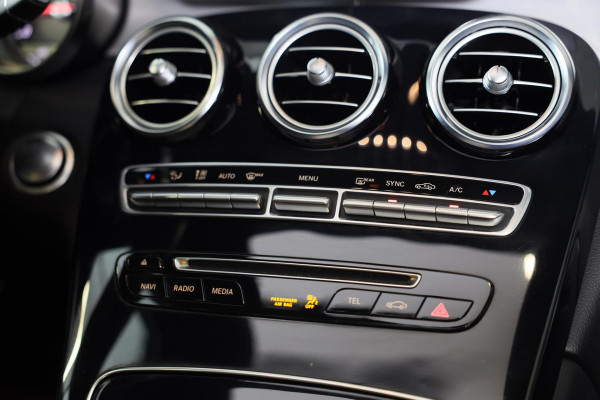 Mercedes-Benz GLC 250 4MATIC AMG 63 Look / AUT / Navi / Ecc / Cruise Control / Leder / Elek Stoelen / Led / Pdc / 20 Inch