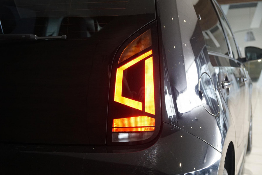 Volkswagen up! 1.0 BMT High Up! + CAMERA / CLIMATE CONTROL / FACELIFT / AFN. TREKHAAK