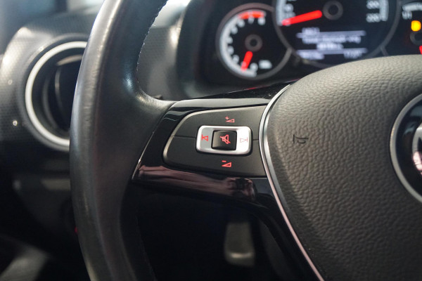 Volkswagen up! 1.0 BMT High Up! + CAMERA / CLIMATE CONTROL / FACELIFT / AFN. TREKHAAK