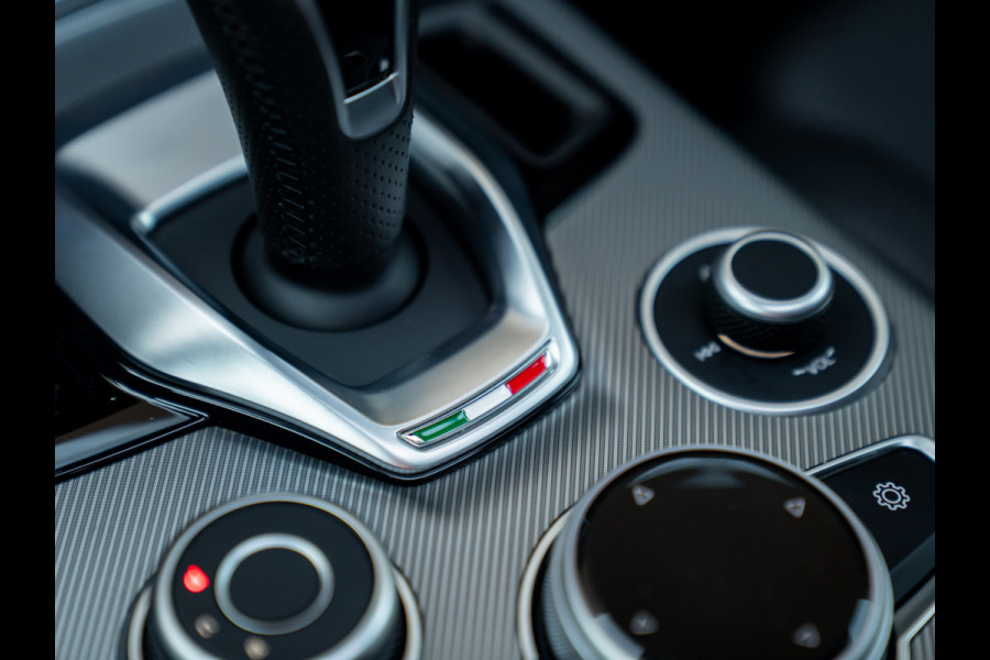 Alfa Romeo Stelvio 2.0T 280pk AWD Veloce | MY24 | Pano-dak | 21 inch | CarPlay | Soundpack