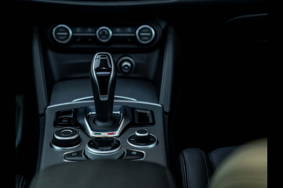 Alfa Romeo Stelvio 2.0T 280pk AWD Veloce | MY24 | Pano-dak | 21 inch | CarPlay | Soundpack