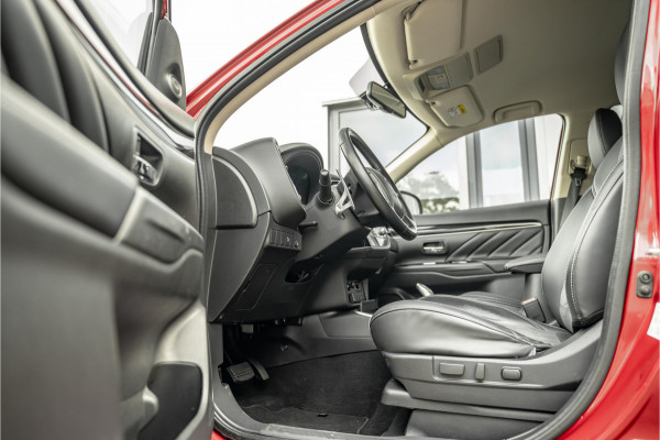Mitsubishi Outlander 2.4 PHEV Intense | Stoelverw | DAB | NAVI | 1500kg trekgewicht