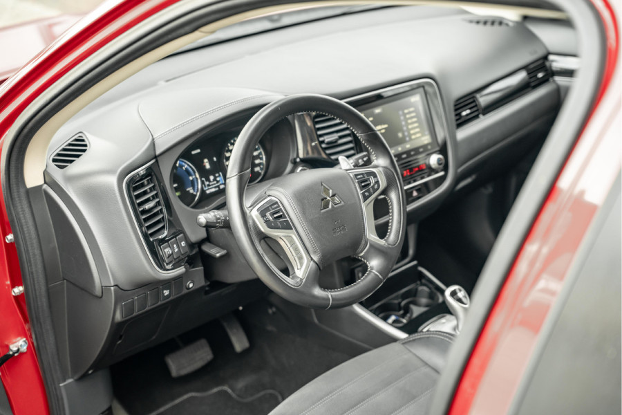 Mitsubishi Outlander 2.4 PHEV Intense | Stoelverw | DAB | NAVI | 1500kg trekgewicht